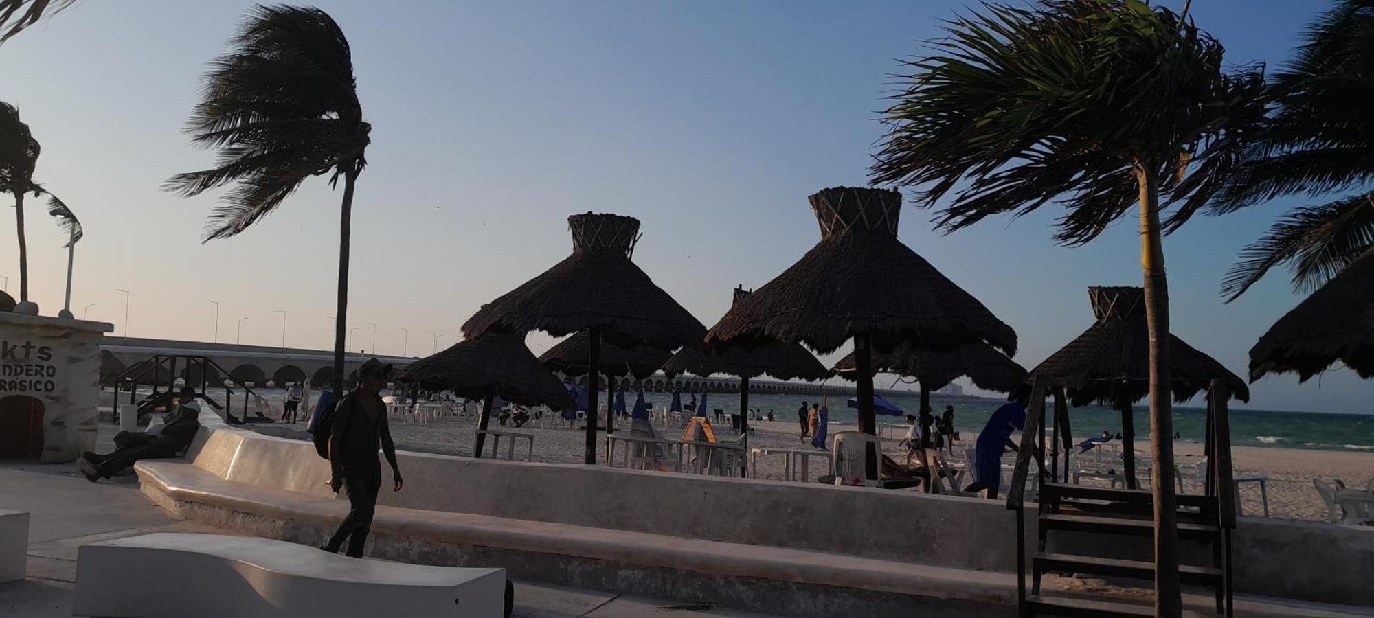 Malecon Beach House In Progreso 1 Block From Beach Buitenkant foto