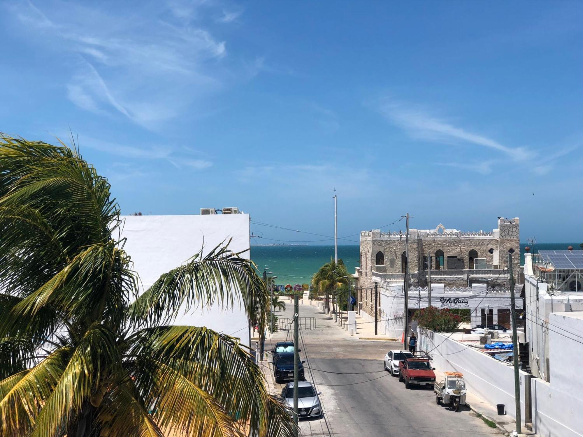 Malecon Beach House In Progreso 1 Block From Beach Buitenkant foto